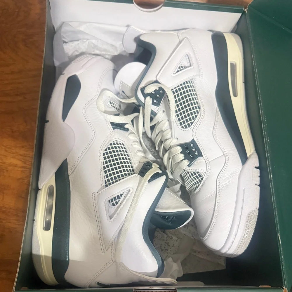 Air Jordan 4 Retro White/Oxidized Green Like New With Box Size 11 FQ8138-103